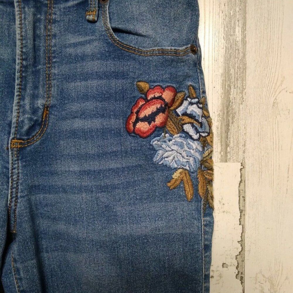 Abercrombie & Fitch Super Skinny High Rise 0R Embroidered Jeans - Picture 3 of 7